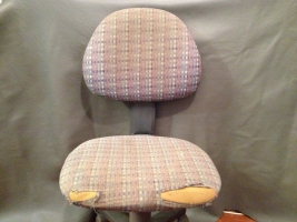 Кресло требующее ремонта 